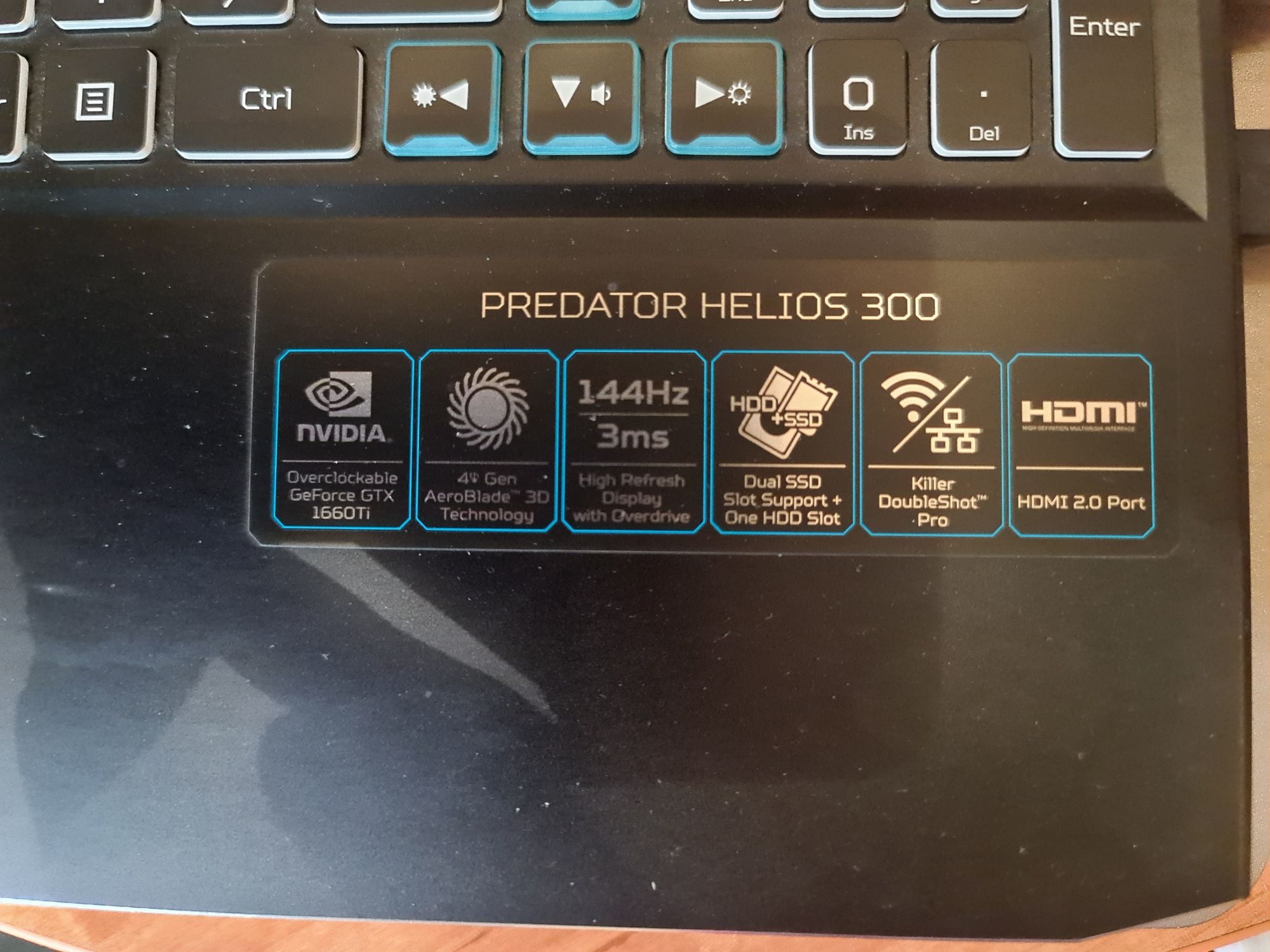 Продам игровой ноутбук acer predator helios 300