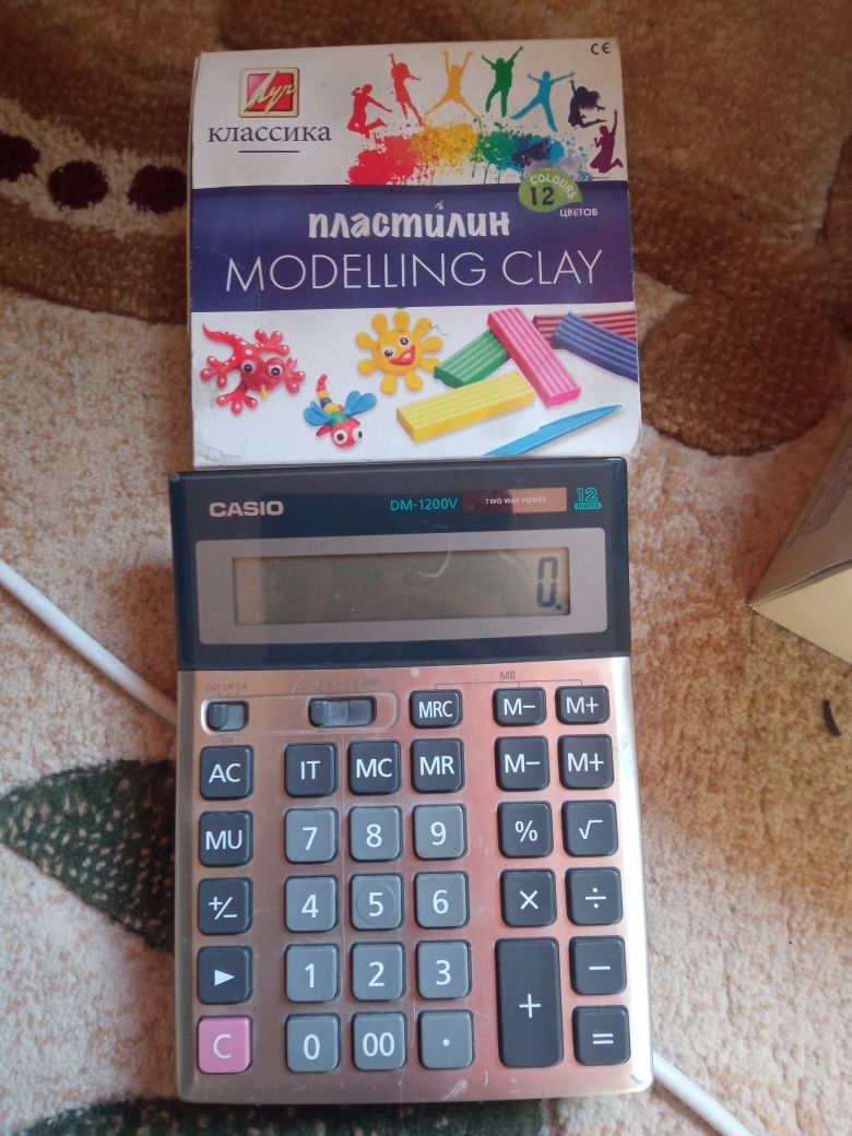 Отдам коробку с канцелярией