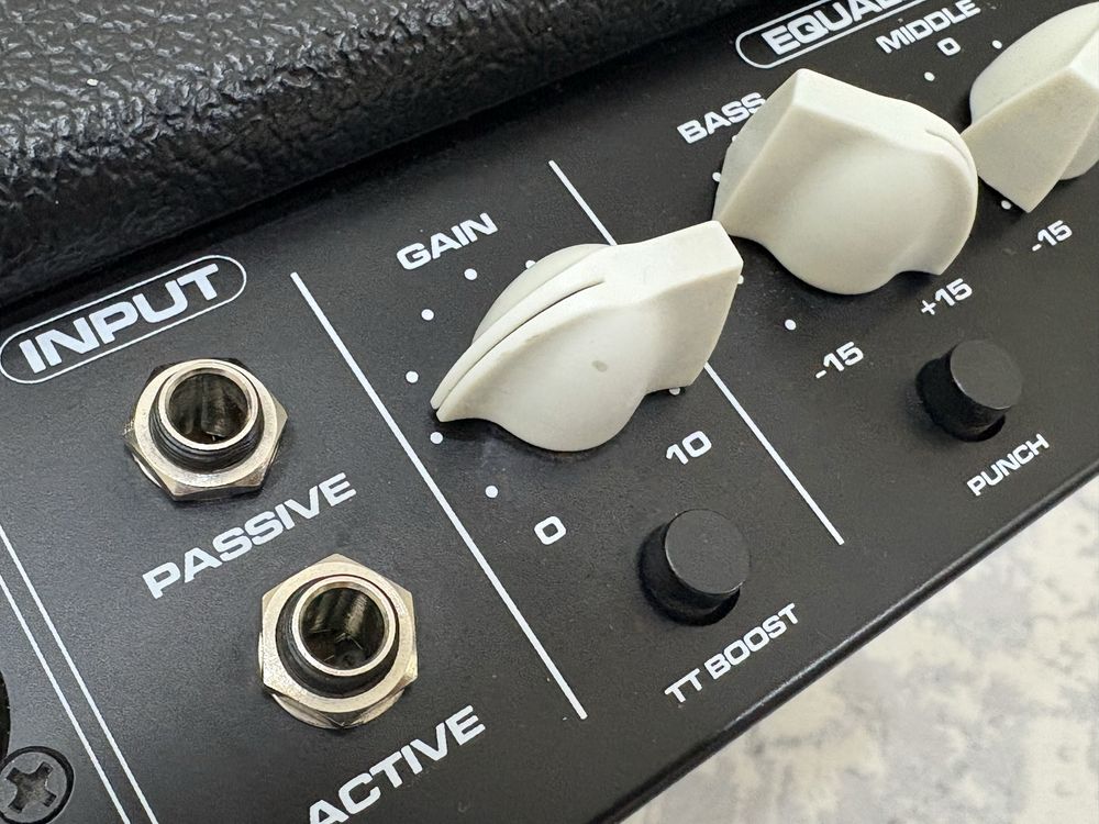 Басовый комбик “Peavey Max112”