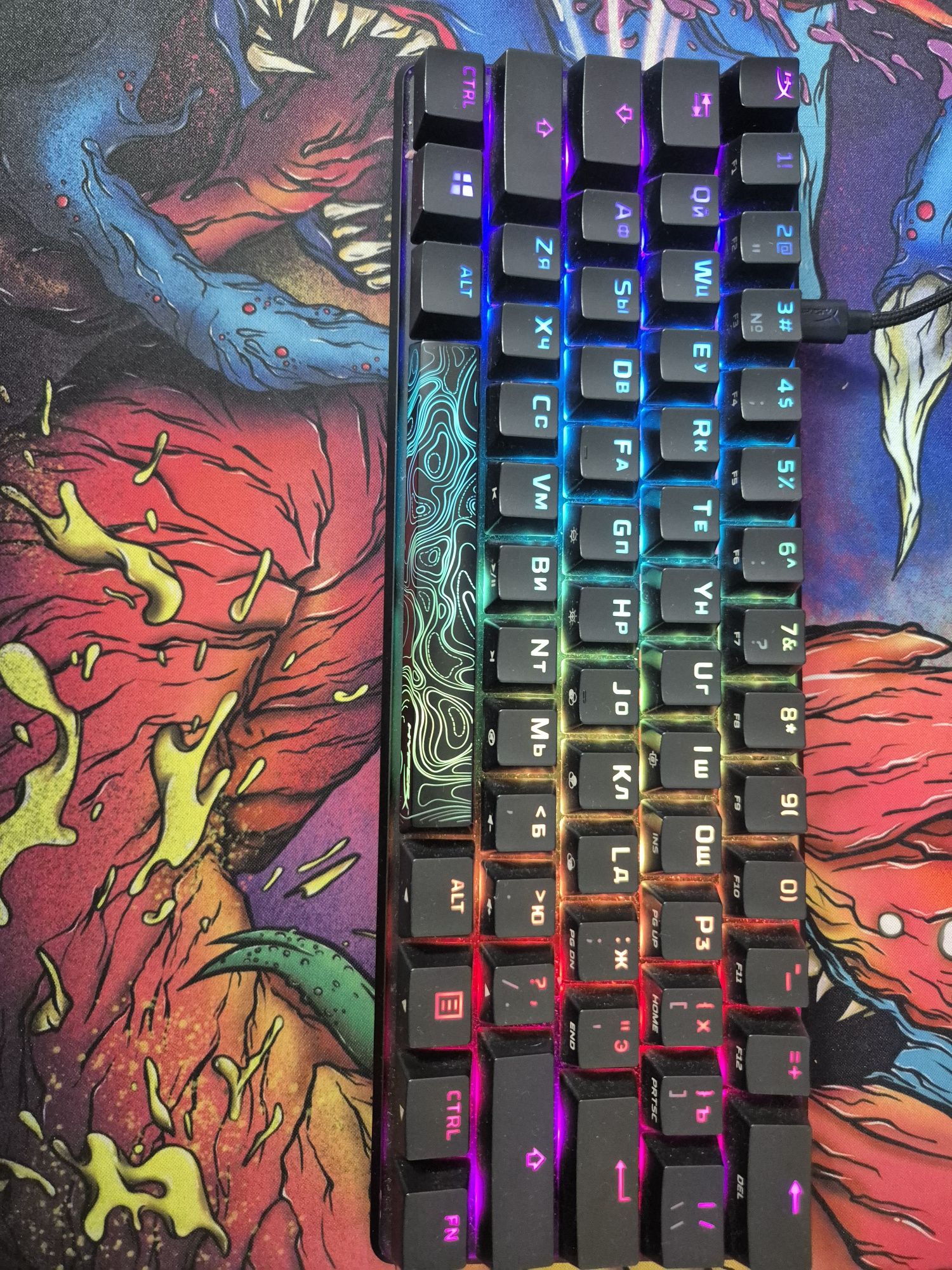 клавиатура hyperx б/у использовалась год / 1.5 , не работает 1 клавиша