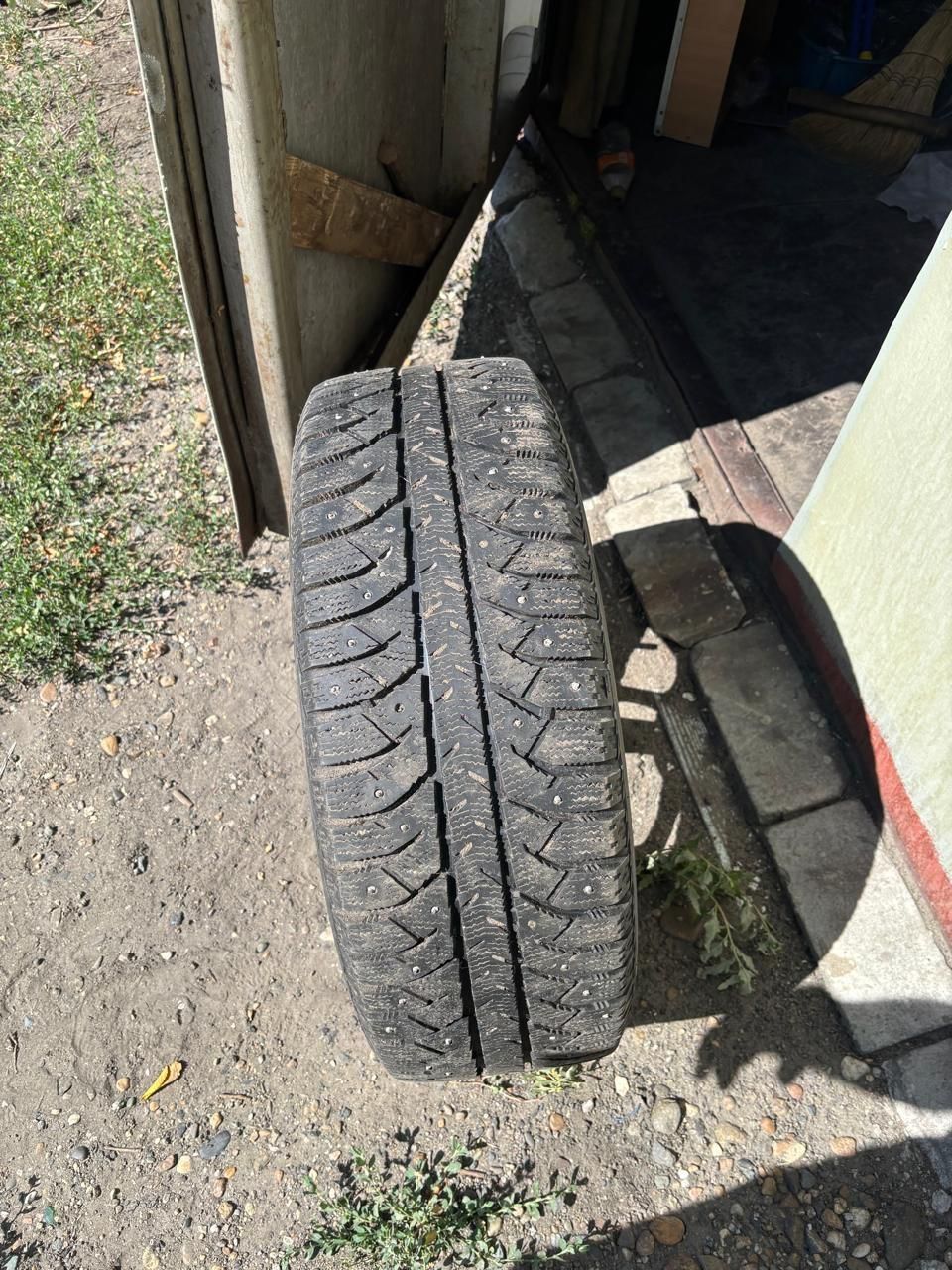 Продам литье с резиной  Kia  r16
