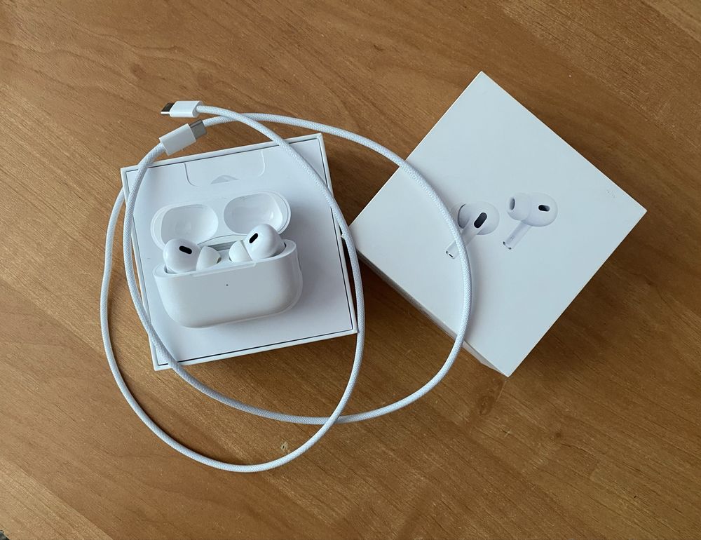 Airpods pro 2 wireless/wired charge