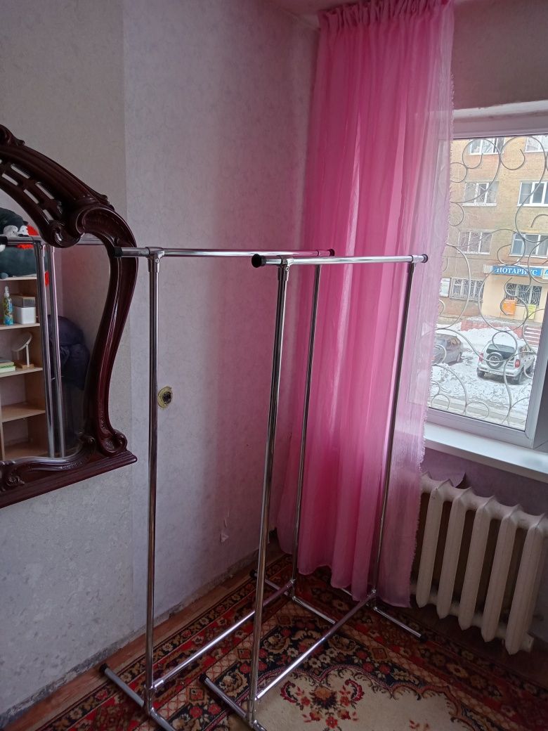 Продам вешалки стойки новые