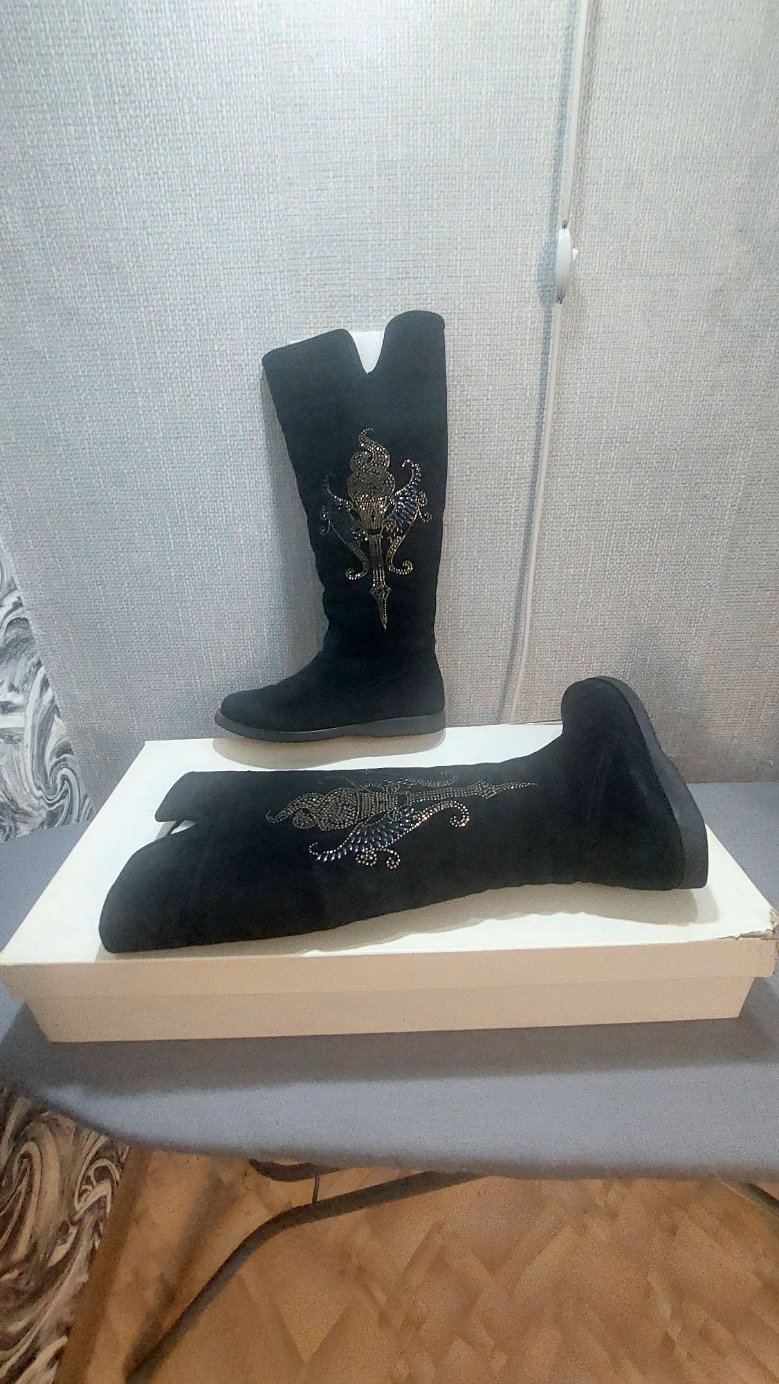 Продам женские сапоги