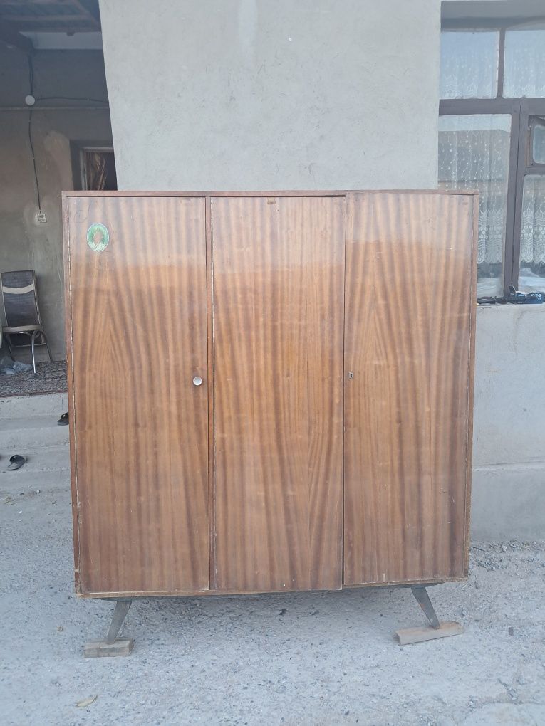 Продам шифонер срочно
