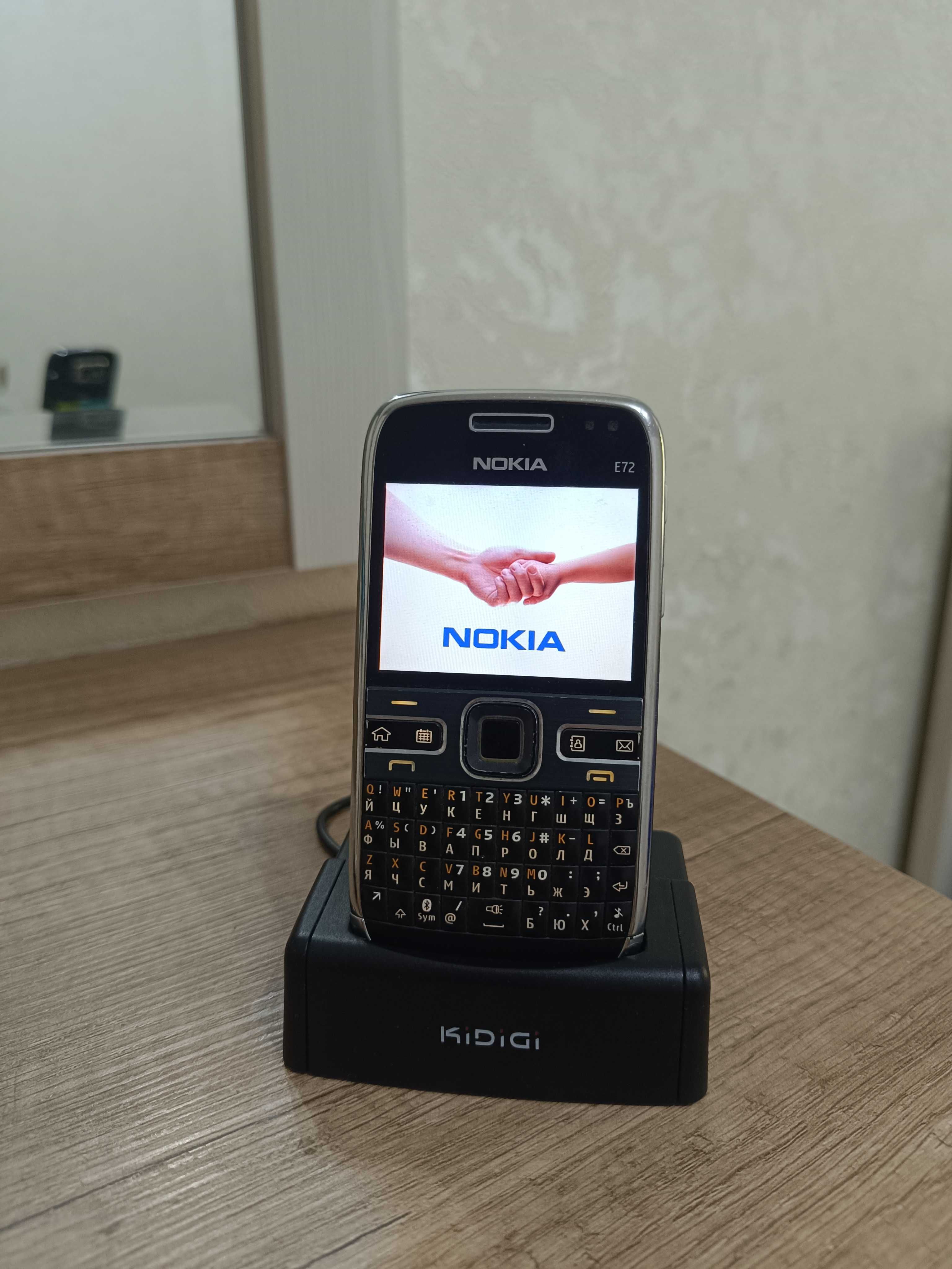 Nokia E72 с Док Станцией Original