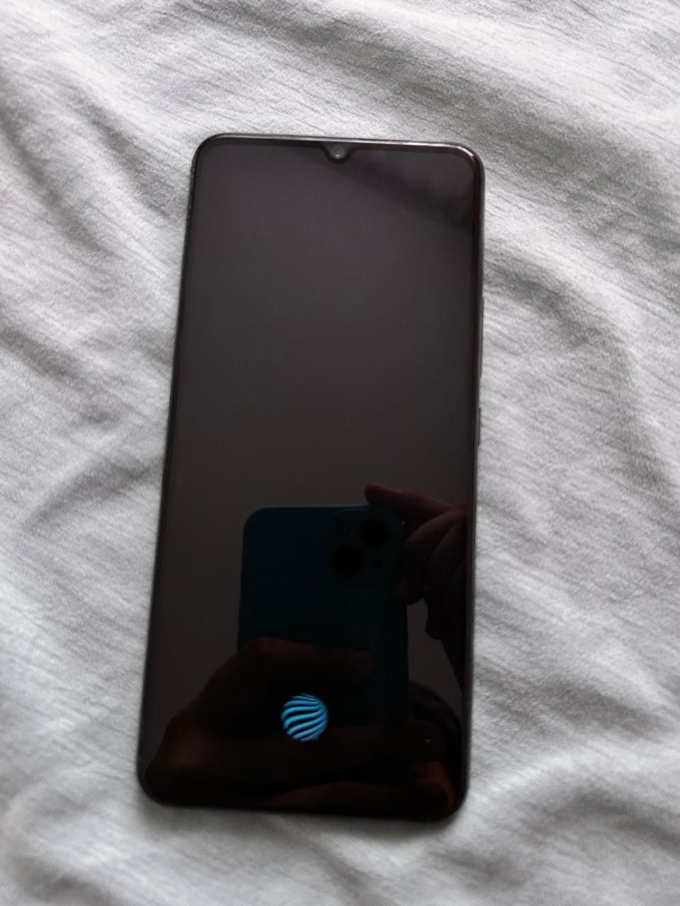 Срочно Продам телефон Vivo V21e
