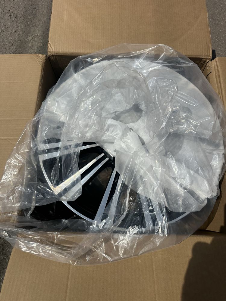 Продам диски r20 новые ,