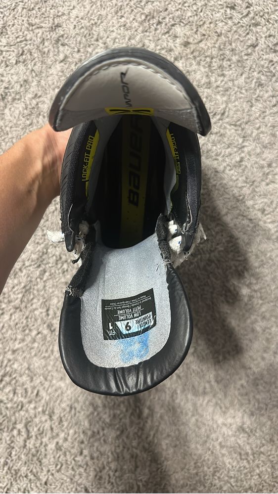 Коньки Bauer HyperLite 2