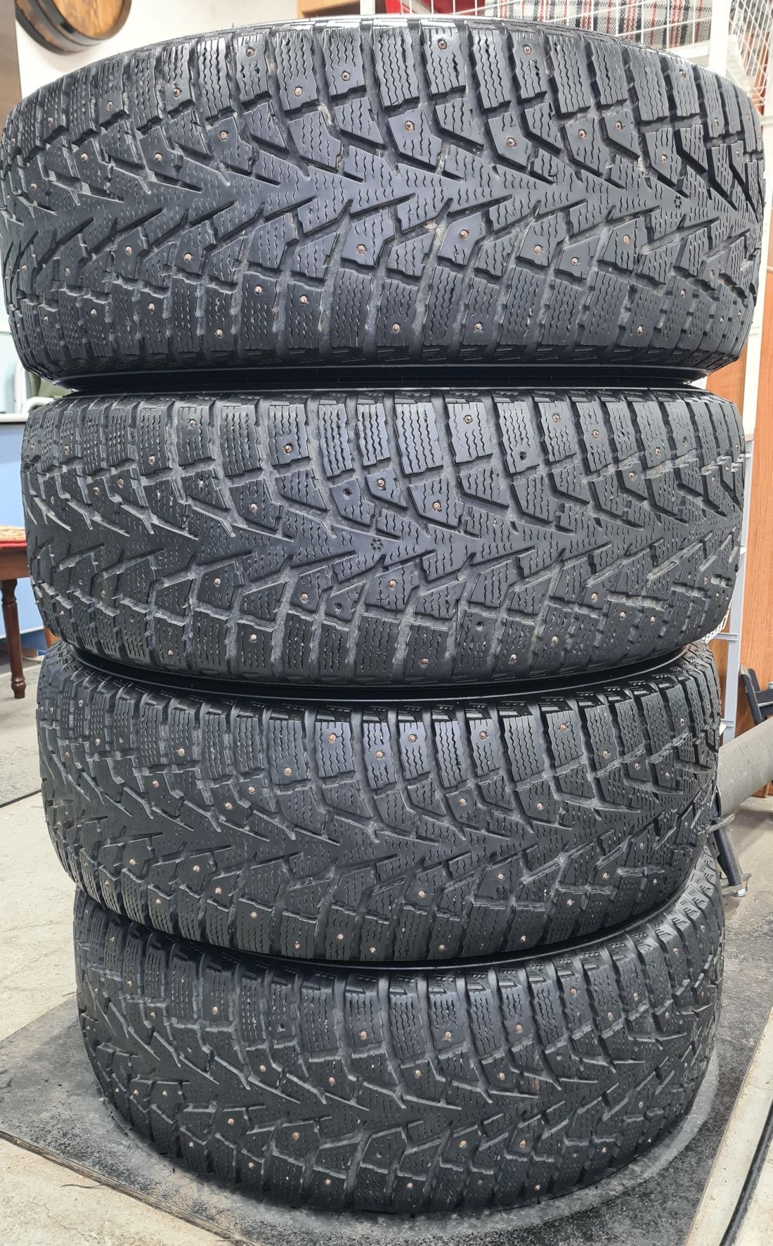 Продам зимнюю резину 17×65×265