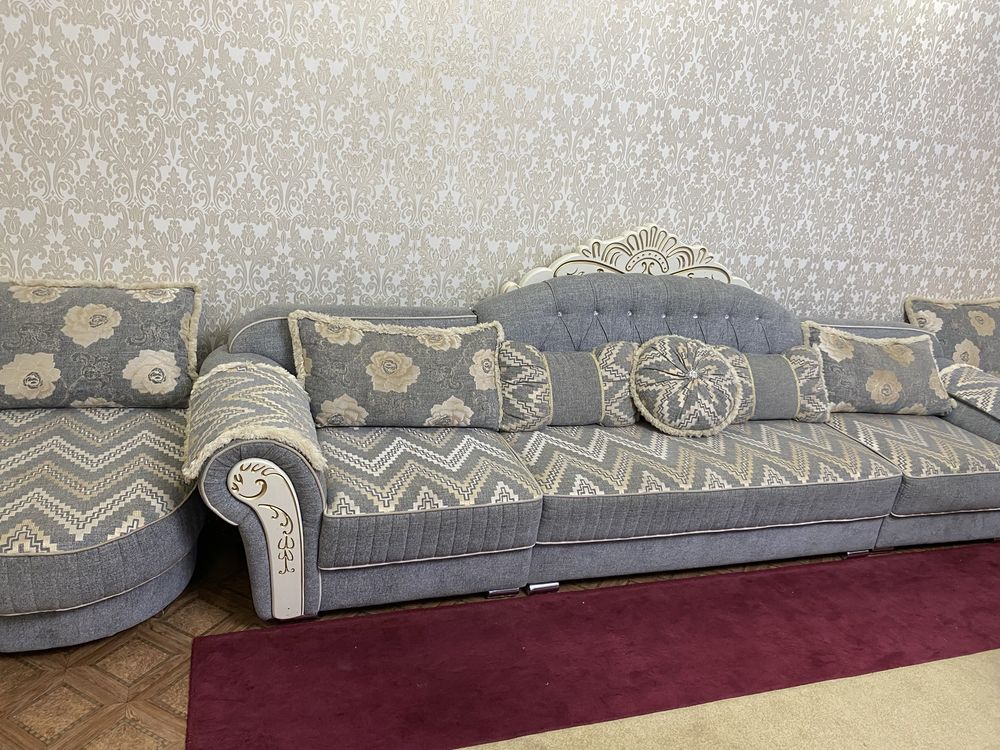 Продам диван  в хорошем сост 2 длина 5-6 м
