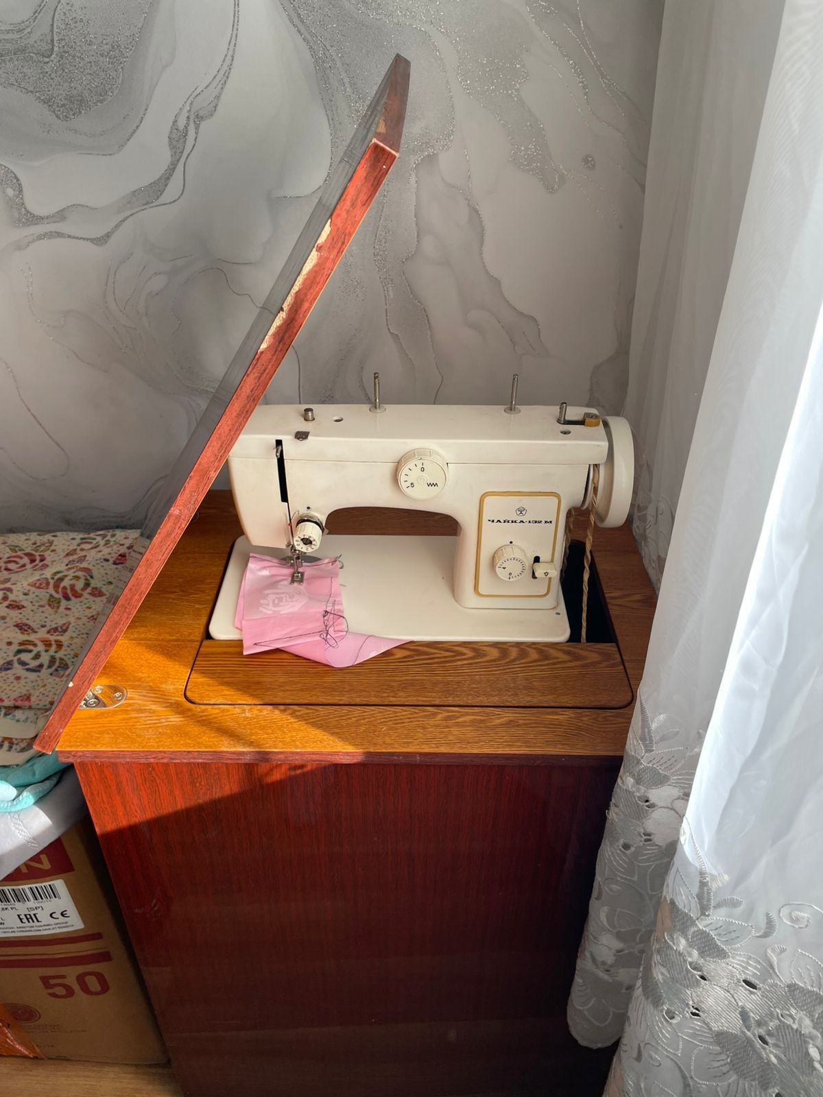 Продам швейную машинку Чайка 132