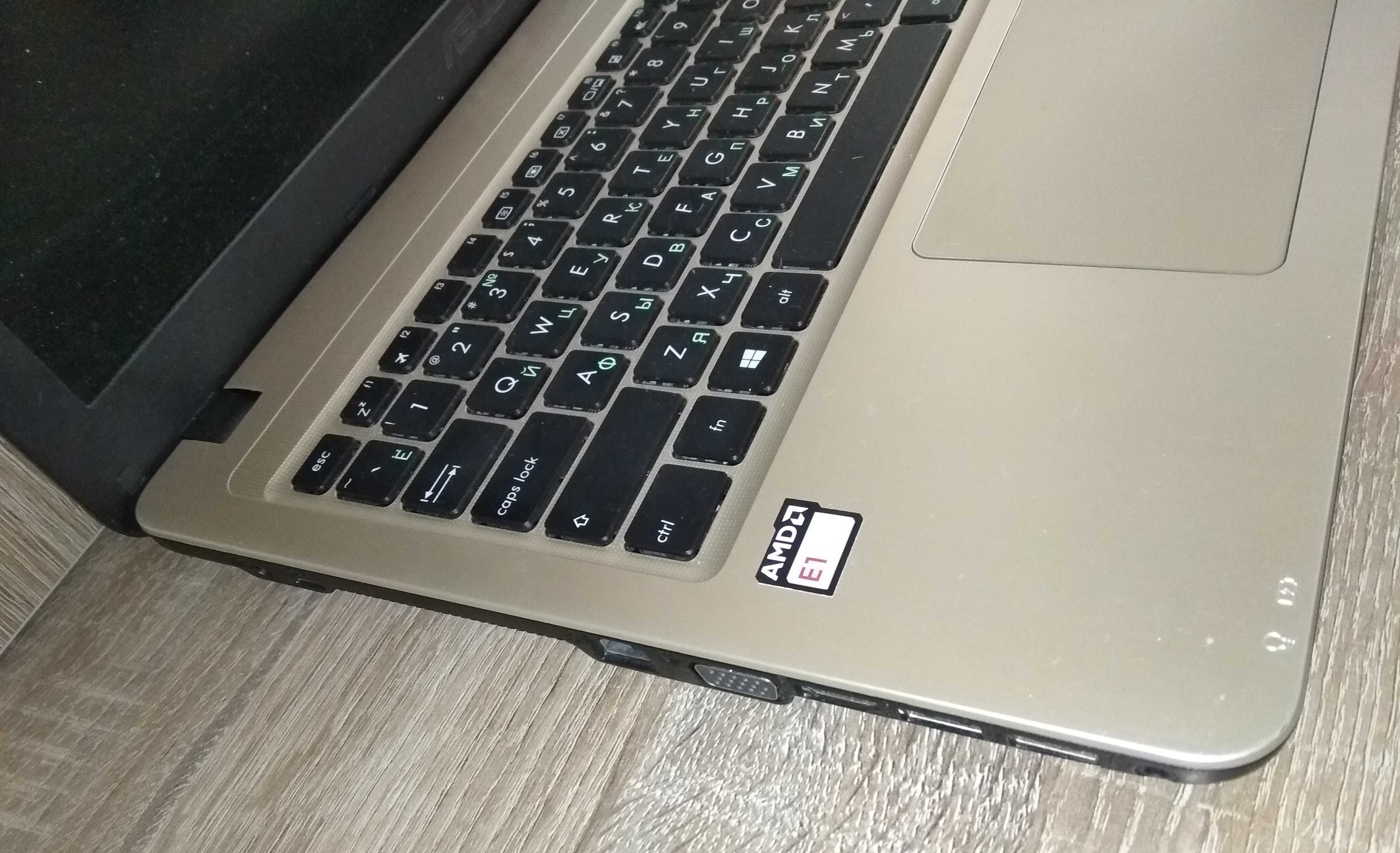 ноутбук Asus в подарок сумка и мышка