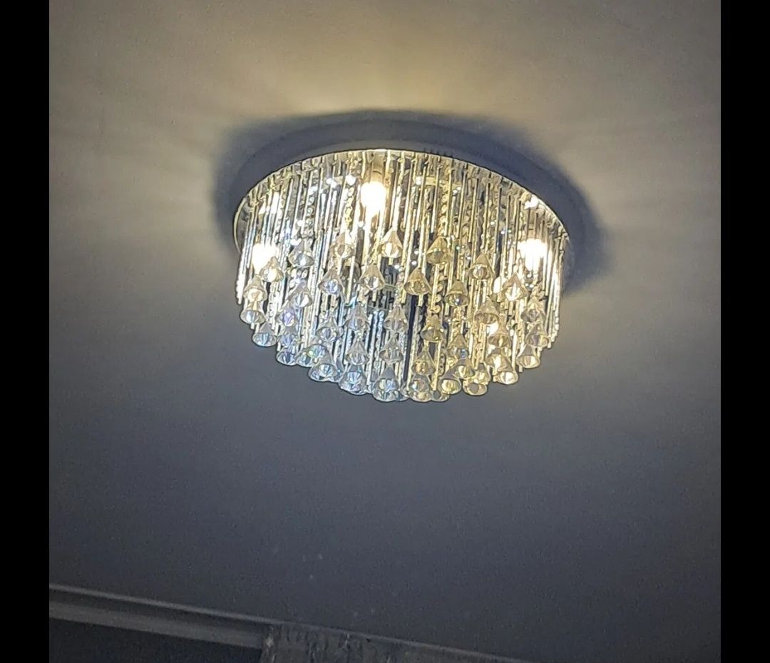 Срочно продам люстру