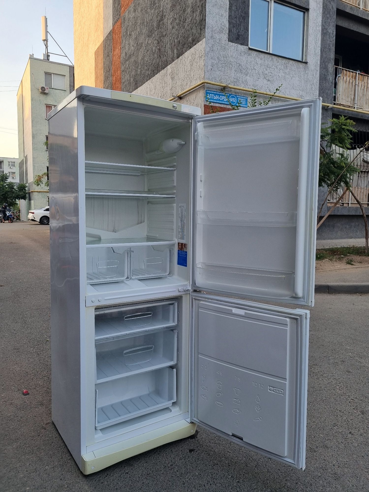 Холодильник INDESIT