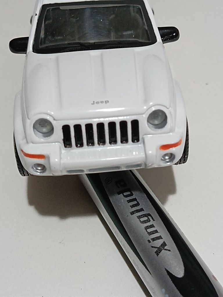 Коллекционная модель Jeep Liberty 1/43