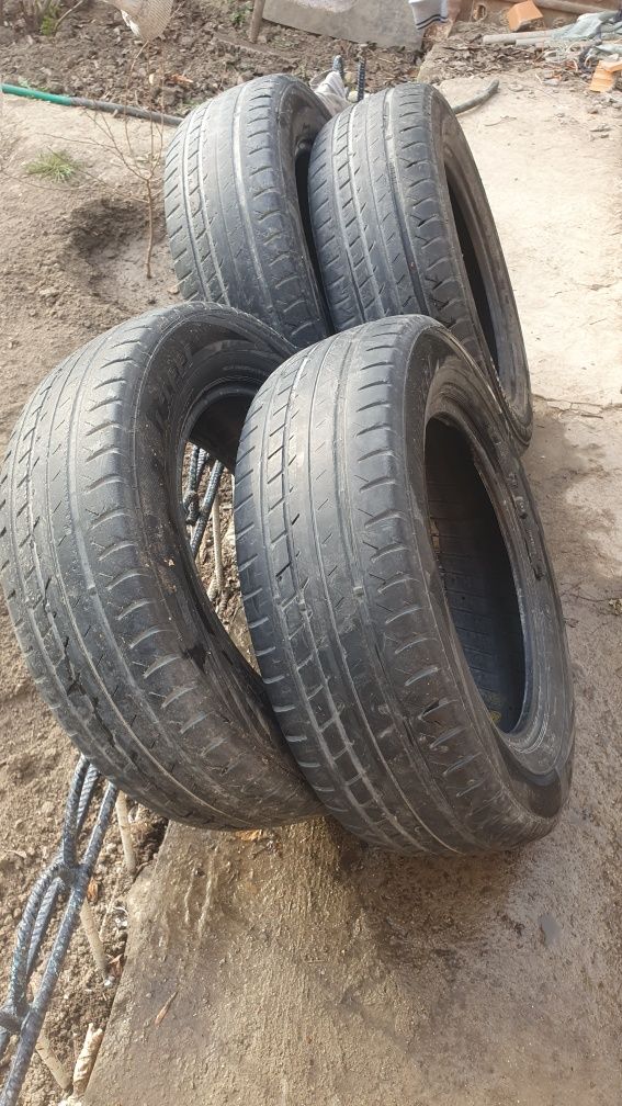 Продаю  покрышки R15