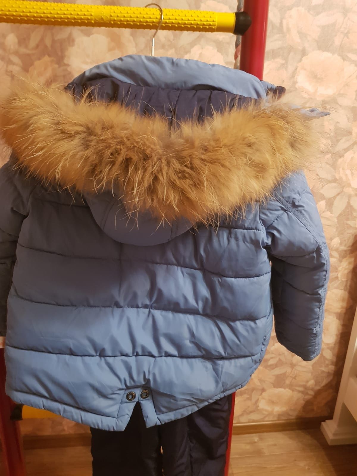 Продам комбинезоны зимние с курткой