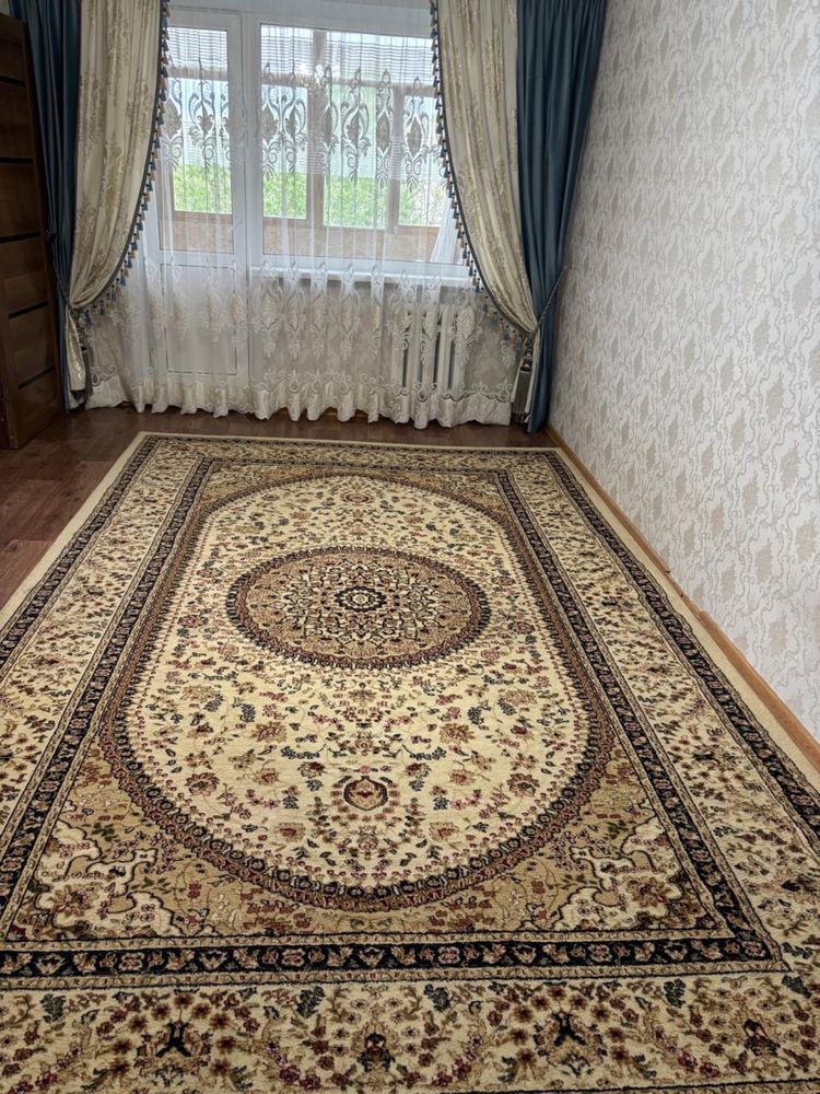 Продам ковер в отличном состояний 2,5/4