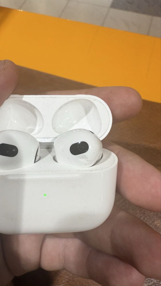 Продаю Airpods 3