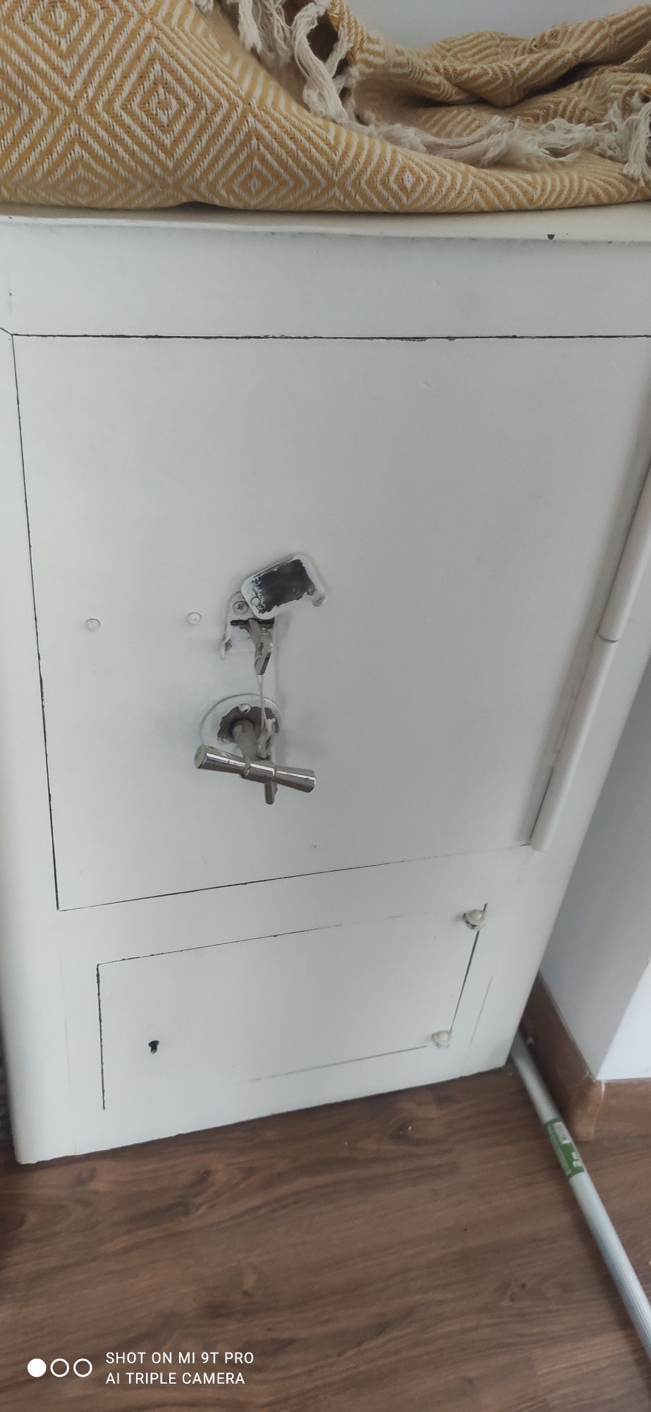 Продам советский сейф .