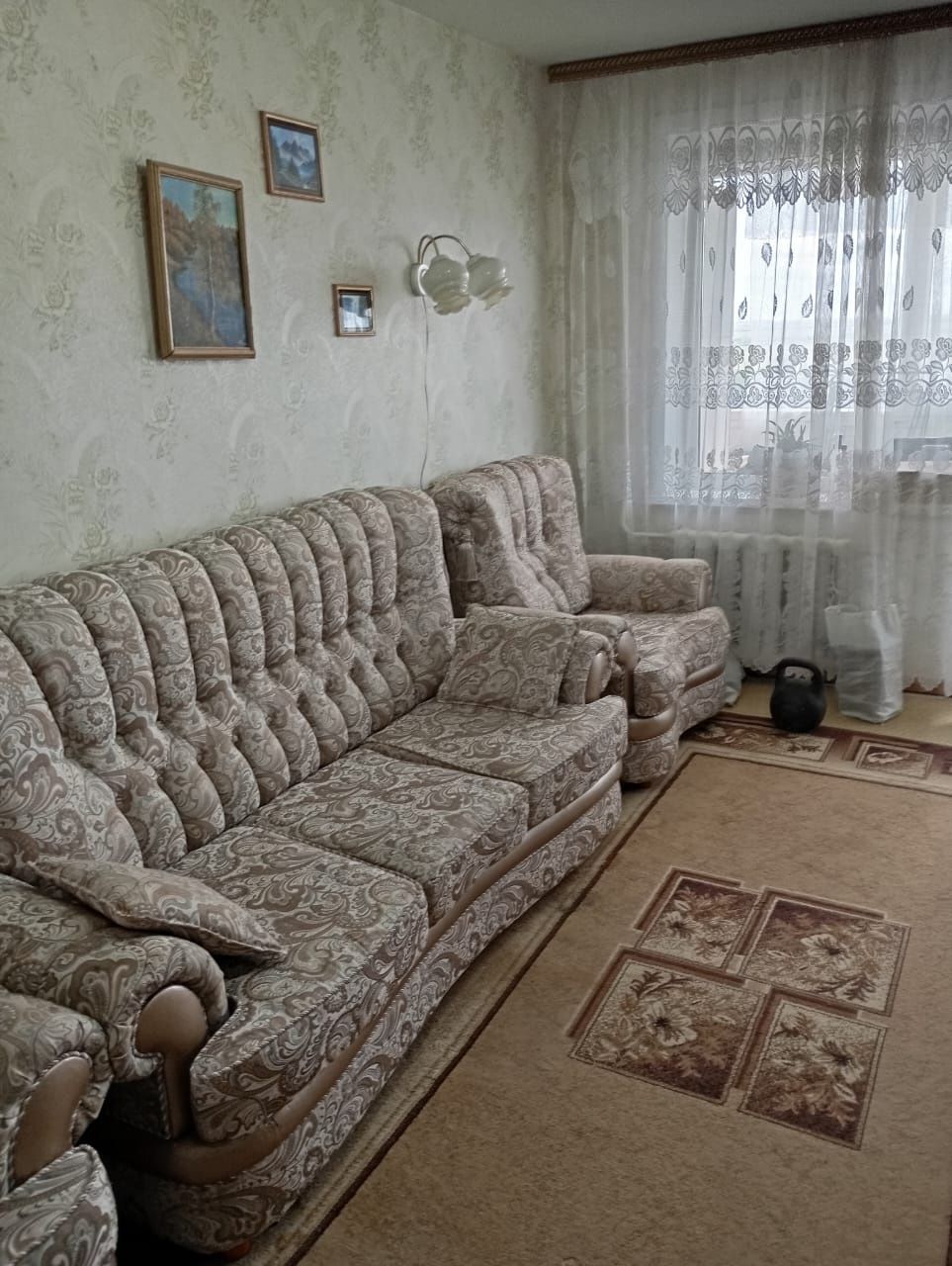 Продам диван и два кресла