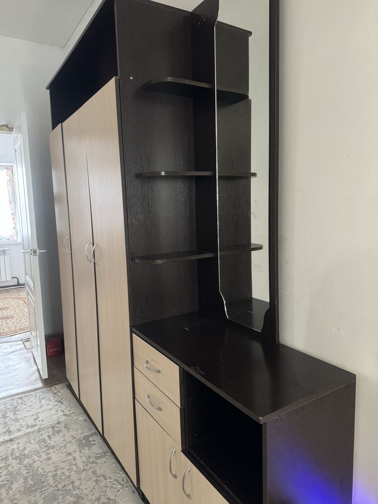 Продам шкаф в прихожую