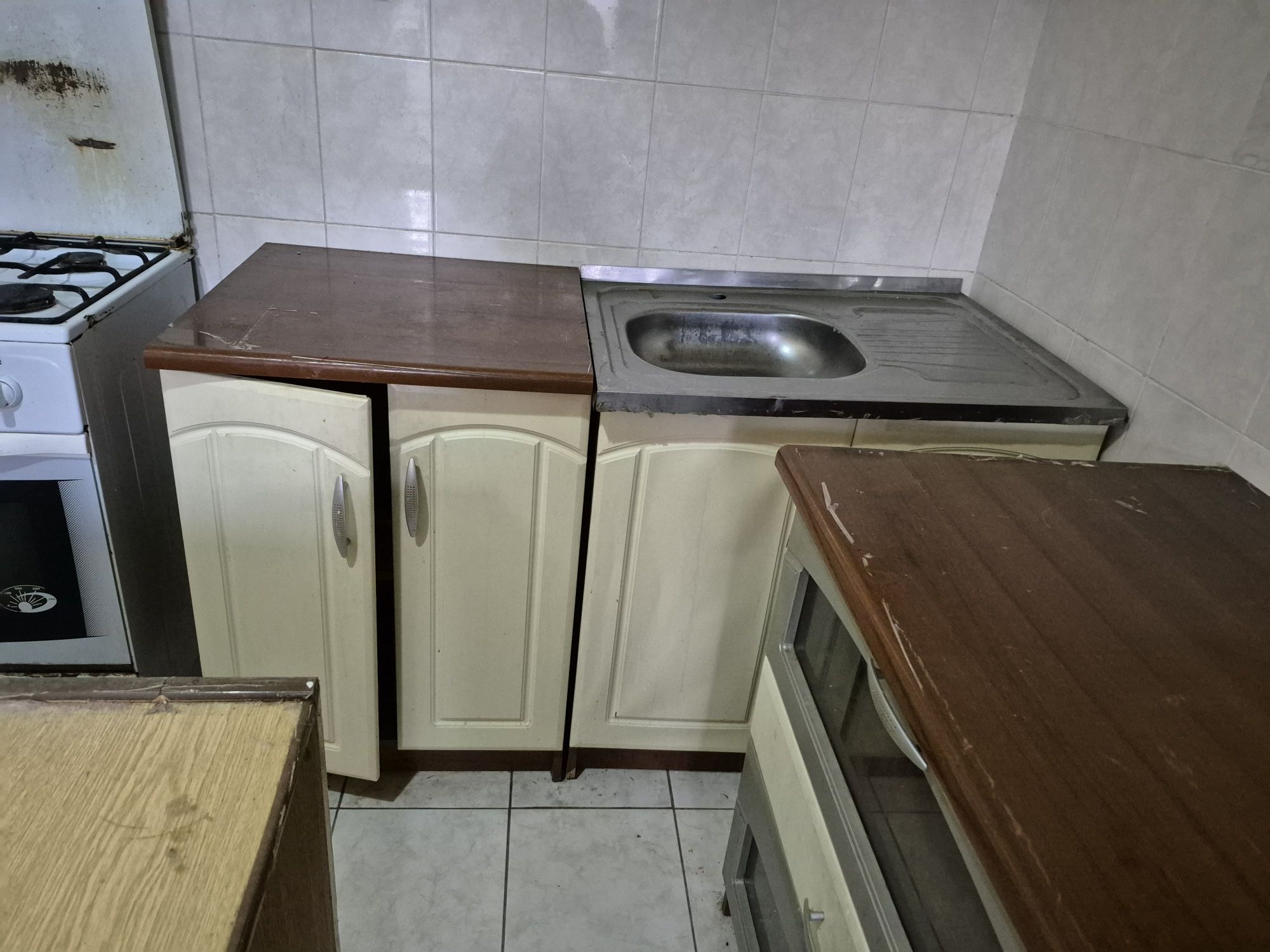 Үй жиһаздары сатылады, стол, кух.кровать