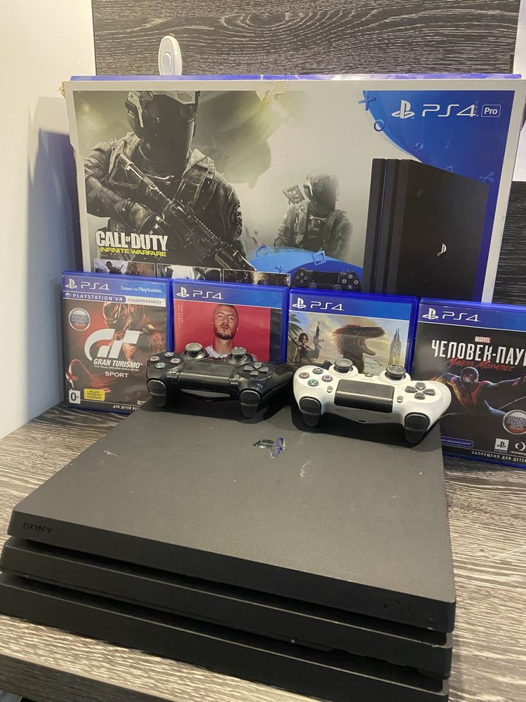 PS 4 PRO 1ТБ + 2 джостика + 4 игр