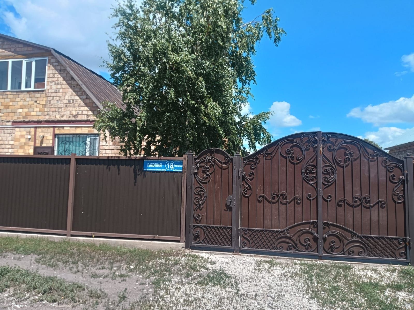 продам двухэтажный дом в поселке новодолинский