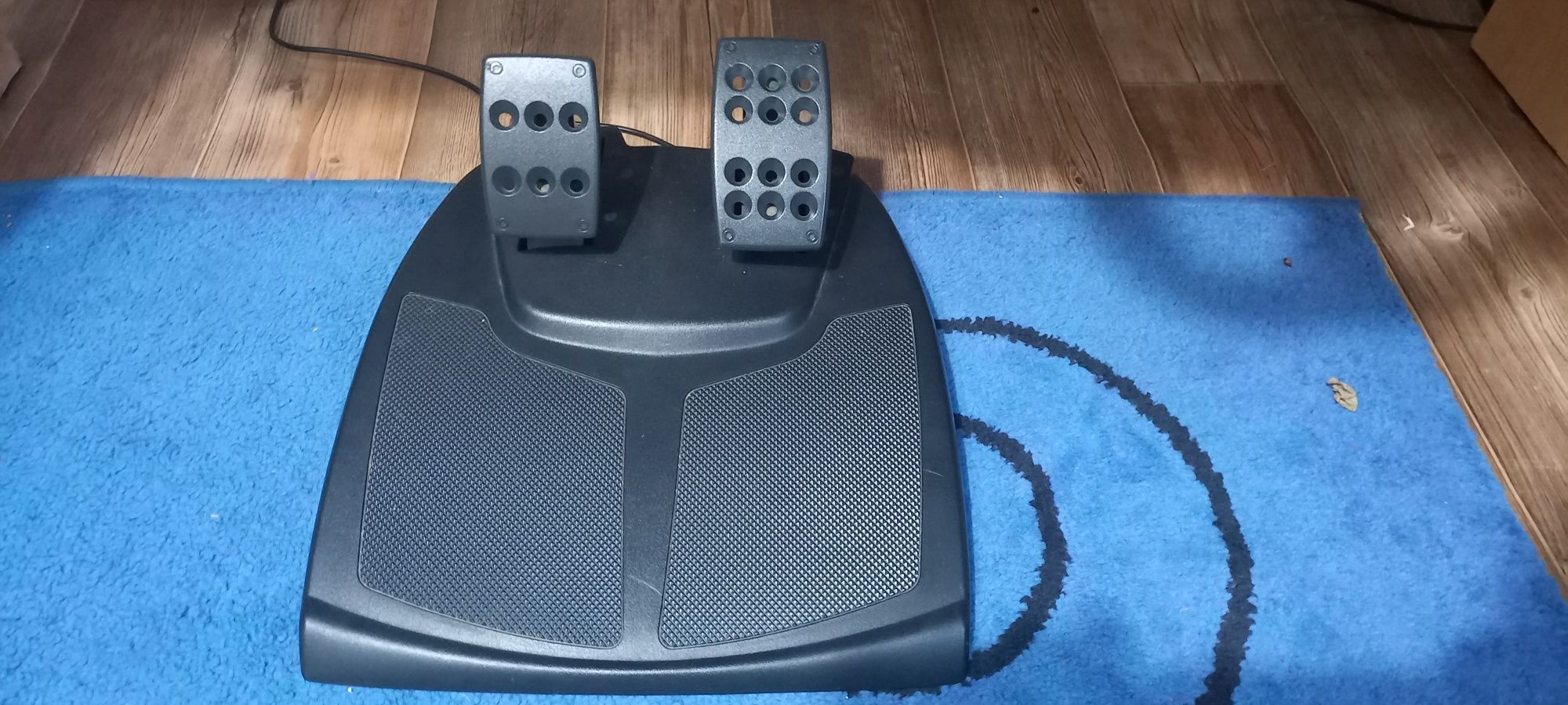 Игровой руль Logitech momo racing