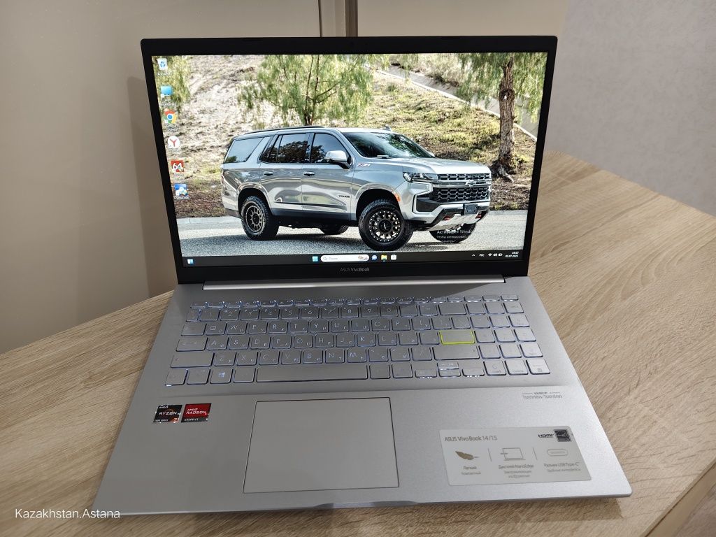 Ноутбук Asus Vivo Book Raizen 7 8GB Ram 256GB SSD