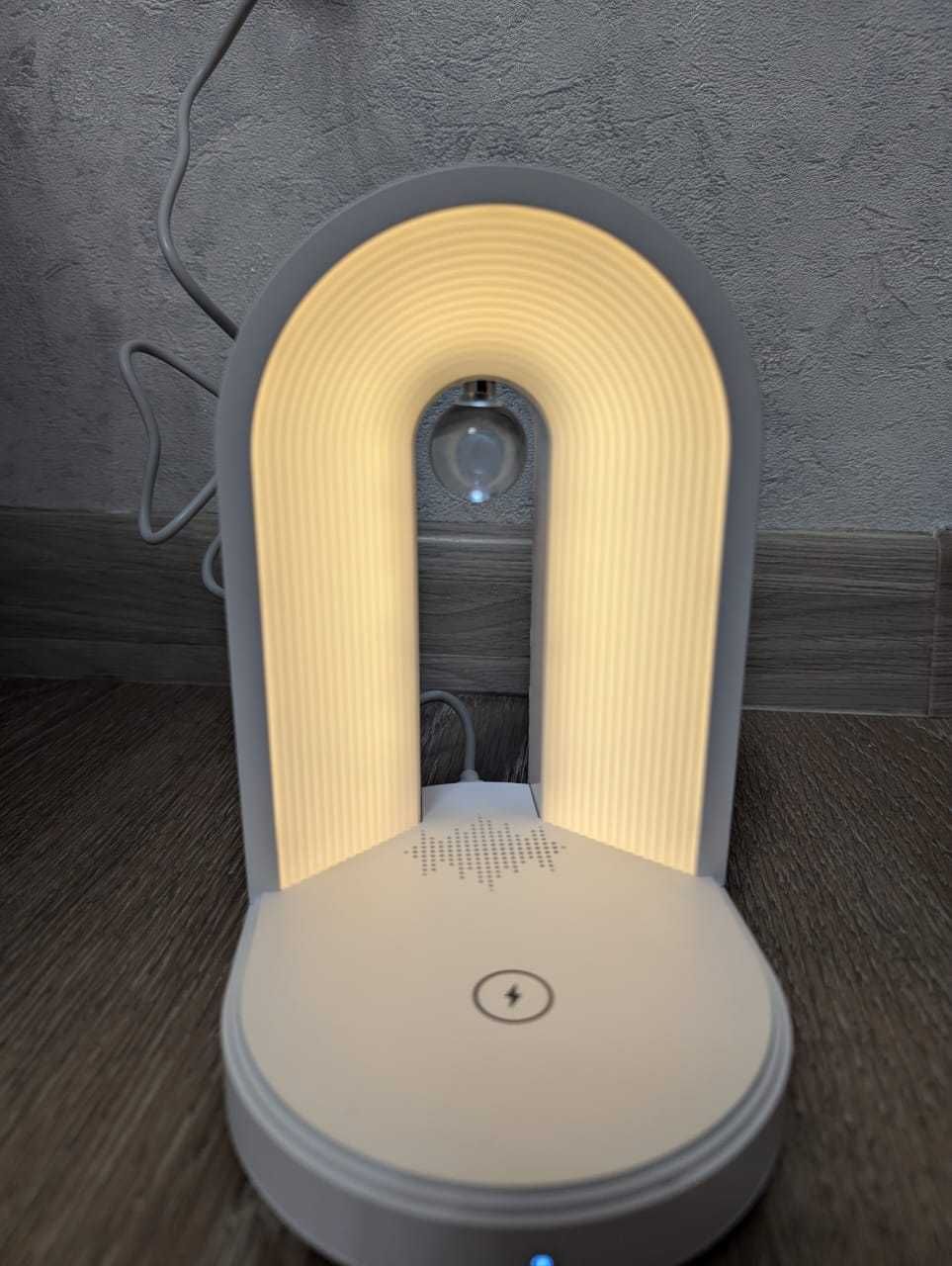 Ночник с функцией беспроводной зарядки и bluetooth-колонкой