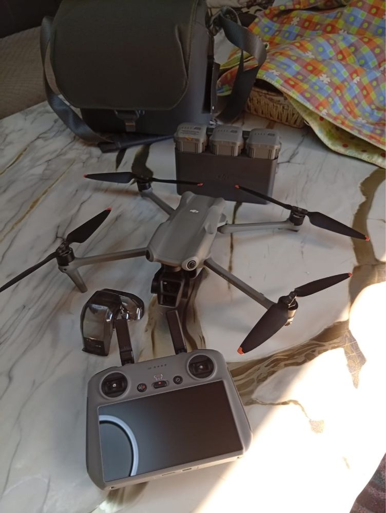 Продам дрон dji air 3 в отличном состоянии