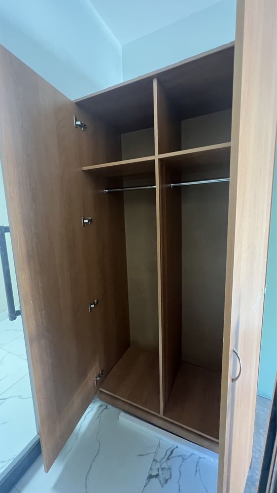 Продам шкаф платяной
