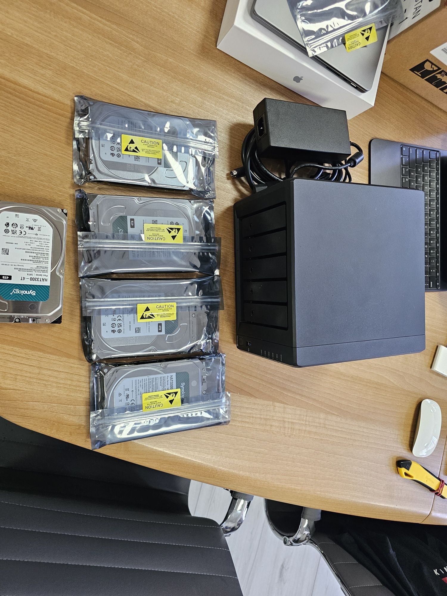 Сетевое хранилище Synology DS1522+ 5xHDD 4TB  32GB RAM 10Gbe module