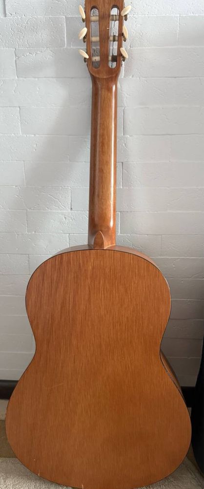 Продам гитару Yamaha C40m