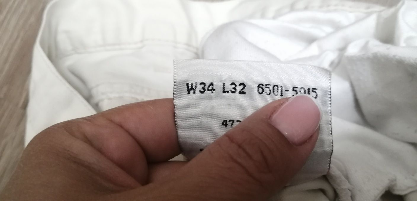 Фирменные джинсы Levi's