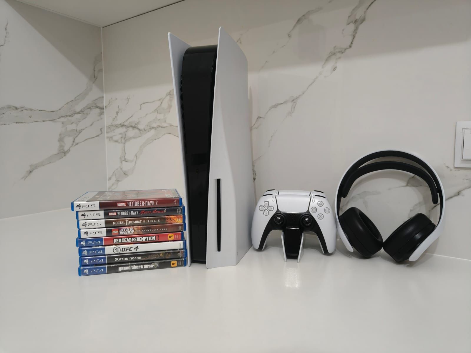 Продам PlayStation 5 с аксессуарами и играми

Продаю PlayStation 5 в о