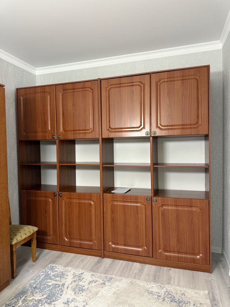 Продам шкаф стенку и комод