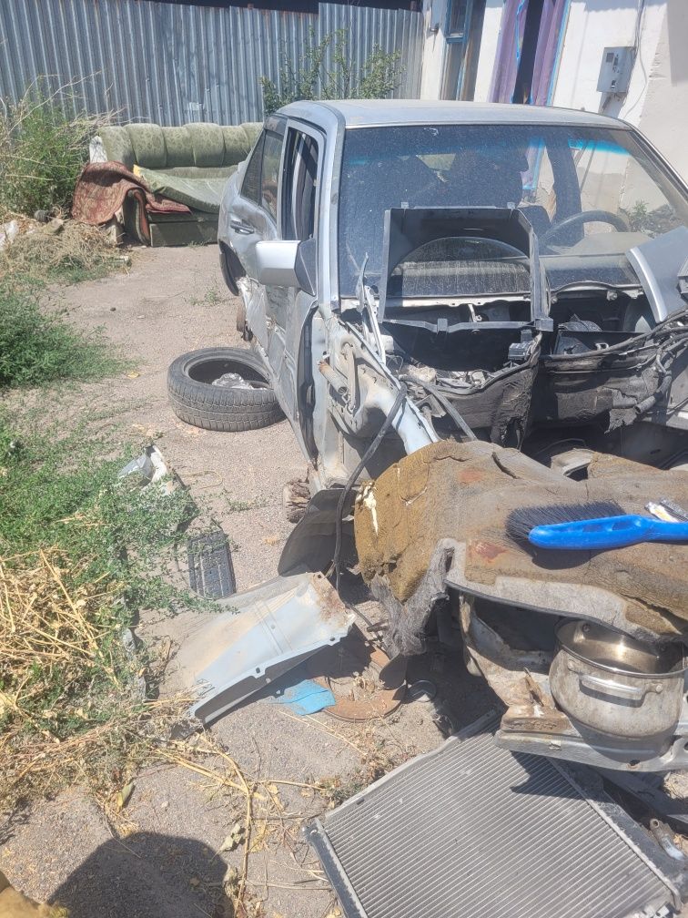 Автозапчасти Мерседес 124