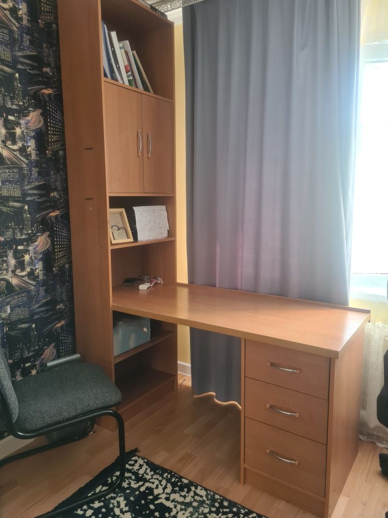 Стол шкаф и кровать