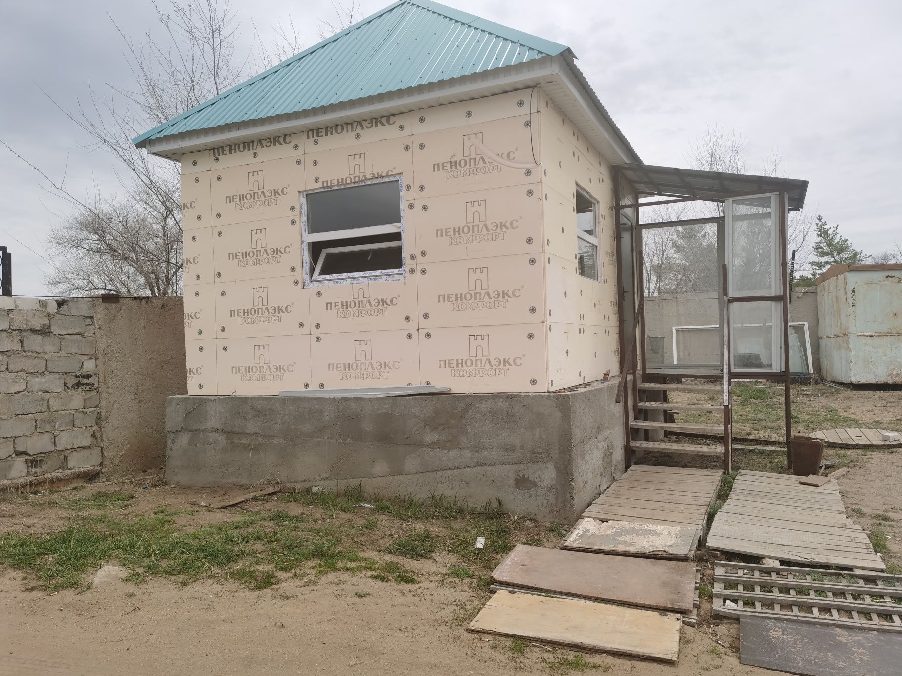 Продается база с офисным зданием и складами