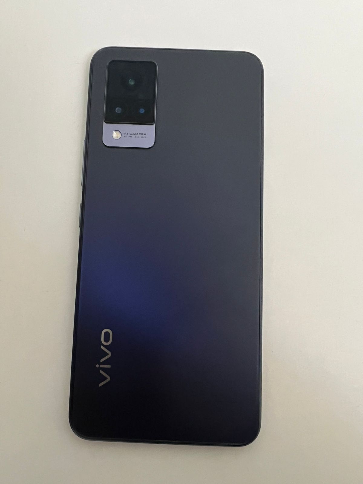 Продам смартфон Vivo v21 128 GB