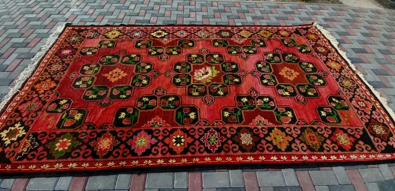 Ковры ручной работы. Казахские Национальные. Разные размеры.