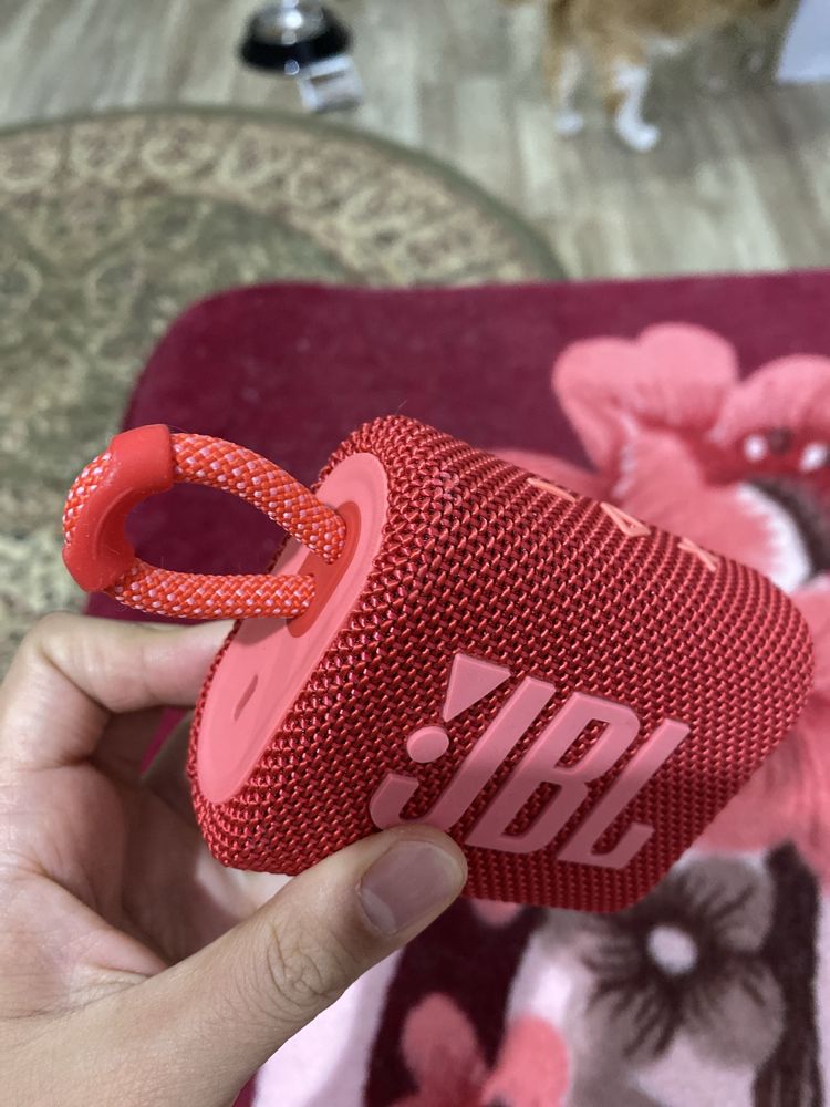 Продам колонку музыкальную jbl