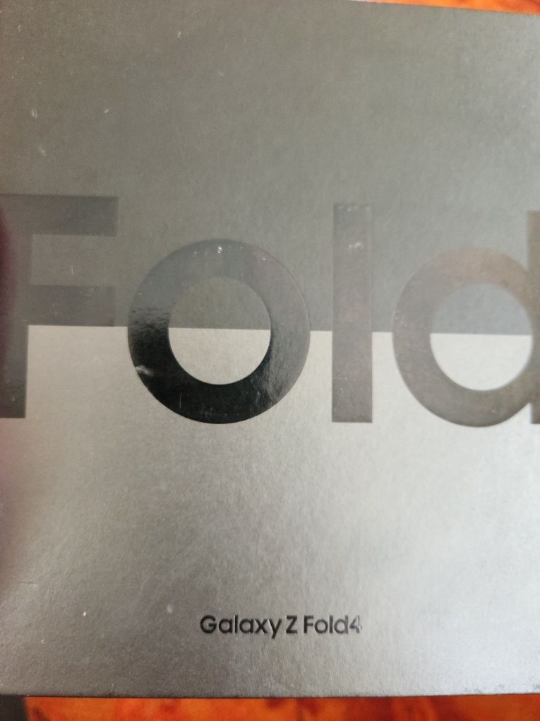 Продам телефон z fold 4
