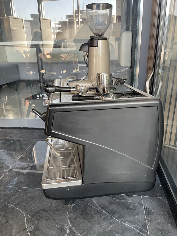 ПРОДАЮ профессиональную кофемашину NUOVA Simonelli-в хорошем состояний