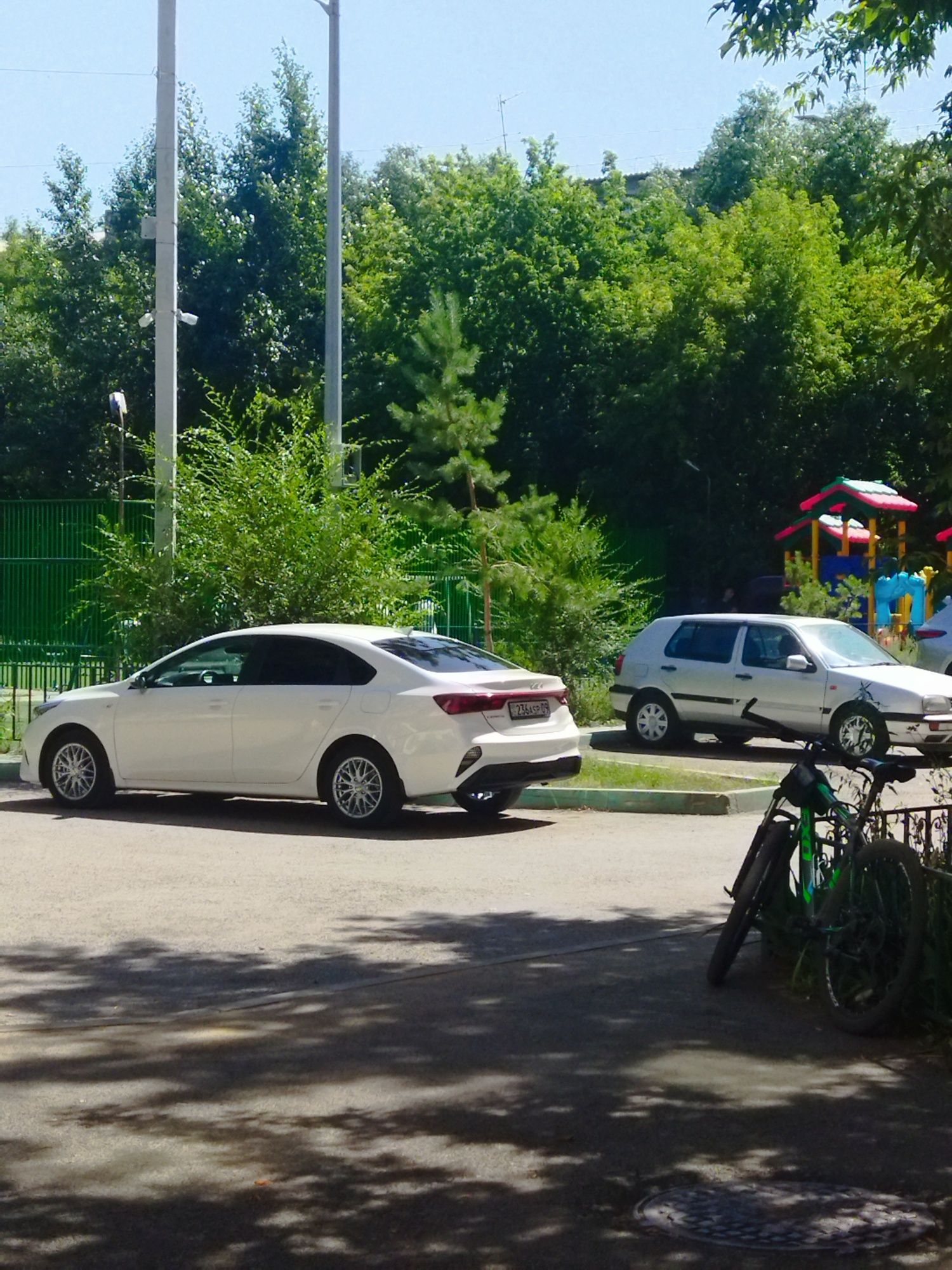 Срочно в связи с переездом в др.город продам 4х.комн. на Юго-Востоке