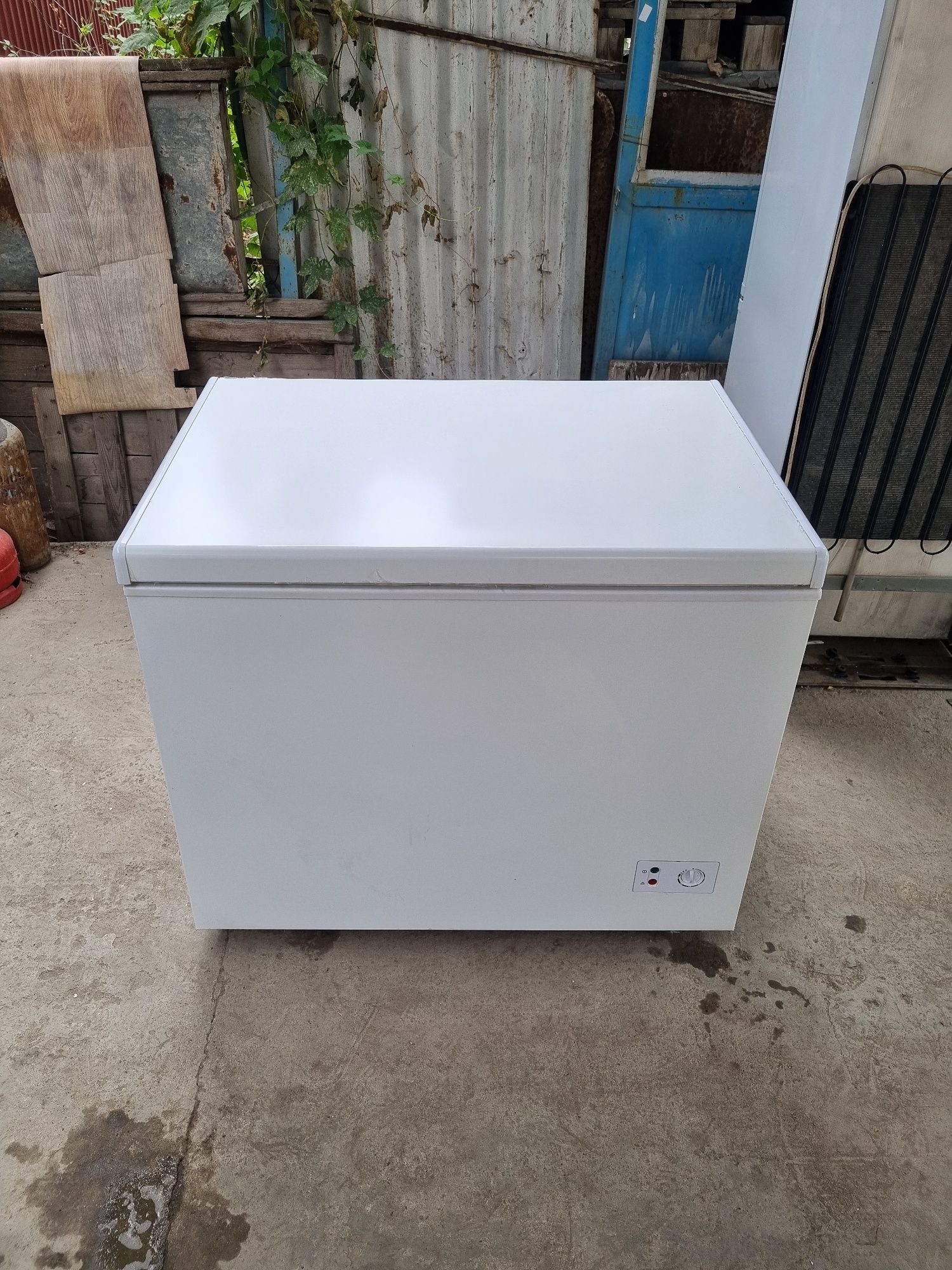 Морозильник Бирюса 240л